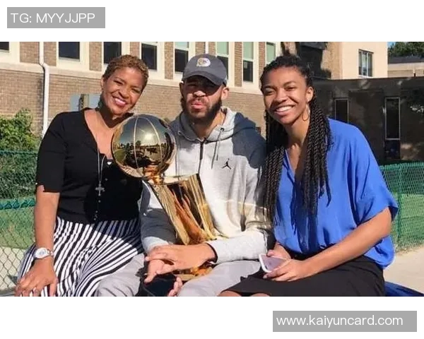 佩奇女友阿奇福德荣登SLAM杂志封面明年将征战WNBA