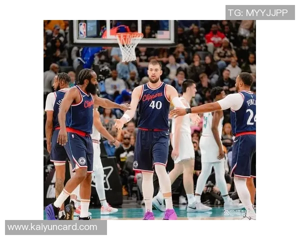 乌布雷因膝盖外侧副韧带受伤缺席明天对快船比赛将与专家会面确认伤情